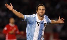 米兰体育-布克状态火热狂砍40分，凯尔特人季前赛轻取辽宁队展现实力差距