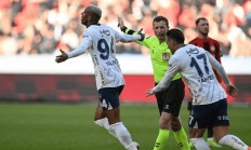 ac米兰官网-包含斯图加特主场战胜汉诺威96，取得关键胜利的词条