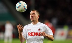 米兰体育-鏖战东瀛，英格兰队绝境逢生，波尔一球惊艳四座