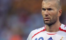 中国米兰体育-赛道上的意志对决，汉密尔顿率迈凯伦鏖战力克索伯