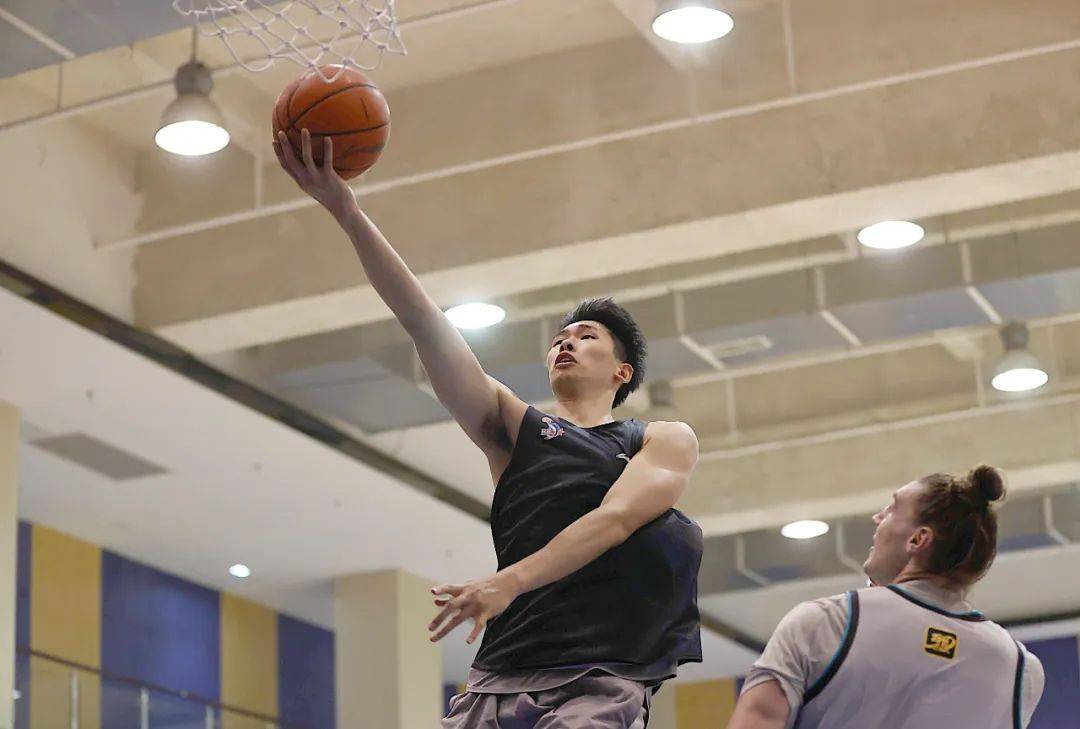 福建男篮士气高昂,取得重要胜利 福建男篮士气高昂,取得重要胜利