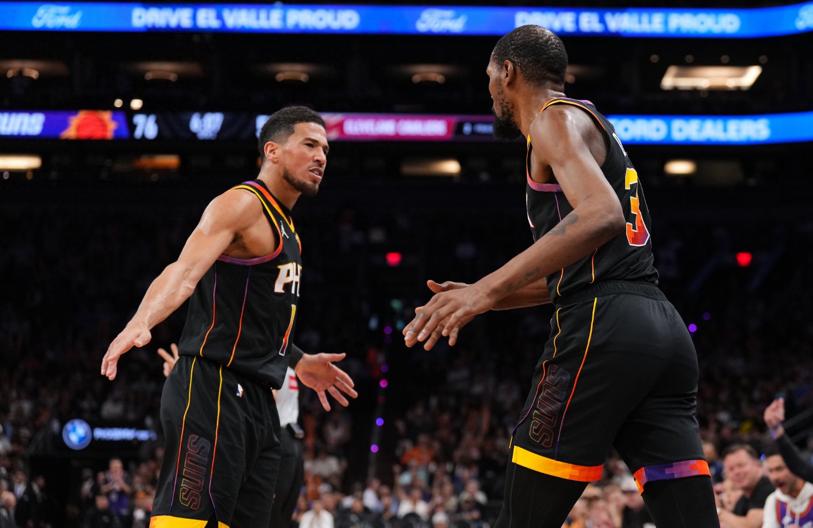 鹈鹕碾压勇士，布克关键制胜的简单介绍