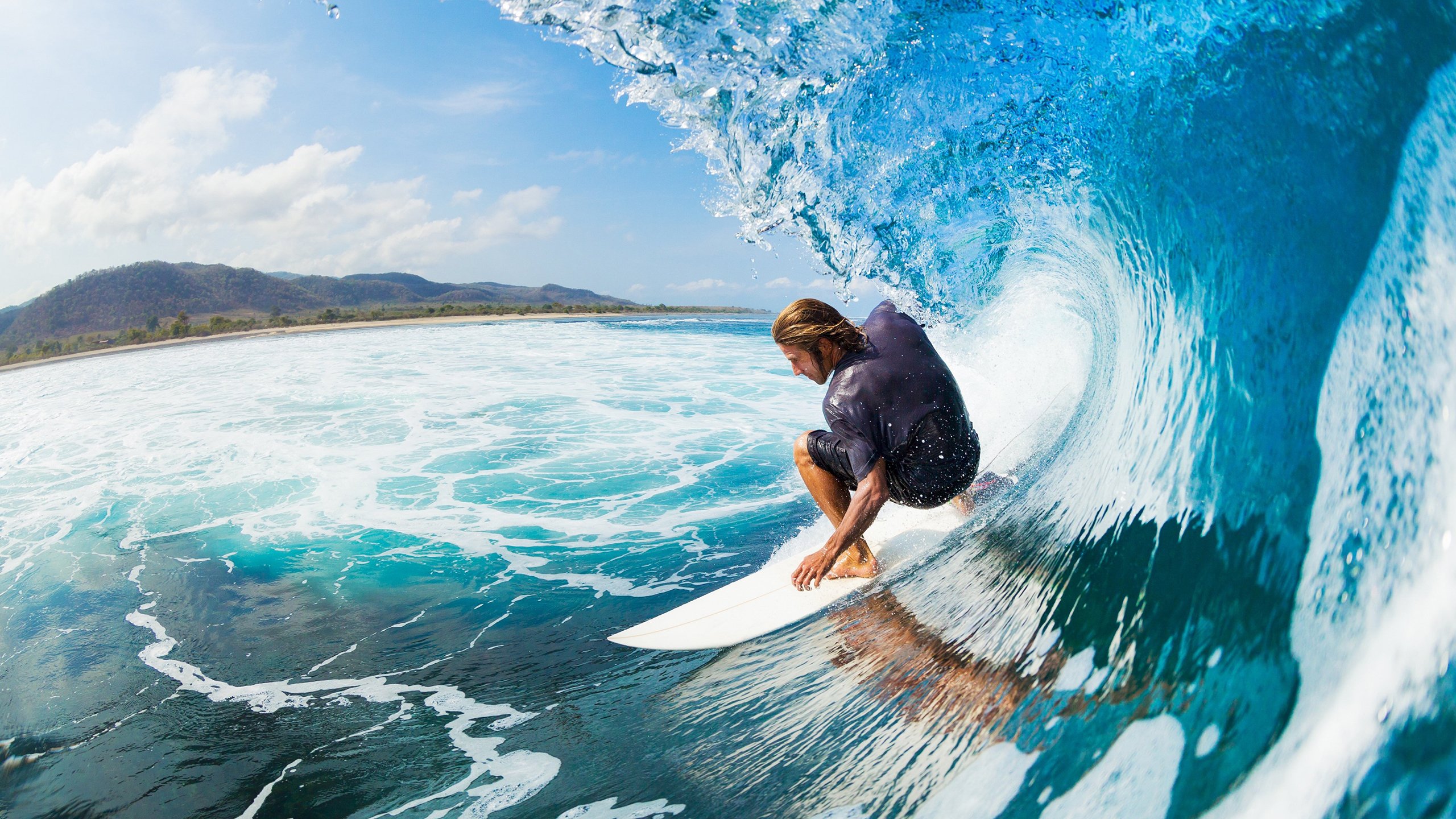 从安第斯山脉到诺坎普，克瓦拉茨赫利亚如何用攻防转换的魔法，让秘鲁与巴萨的对抗成为战术教科书