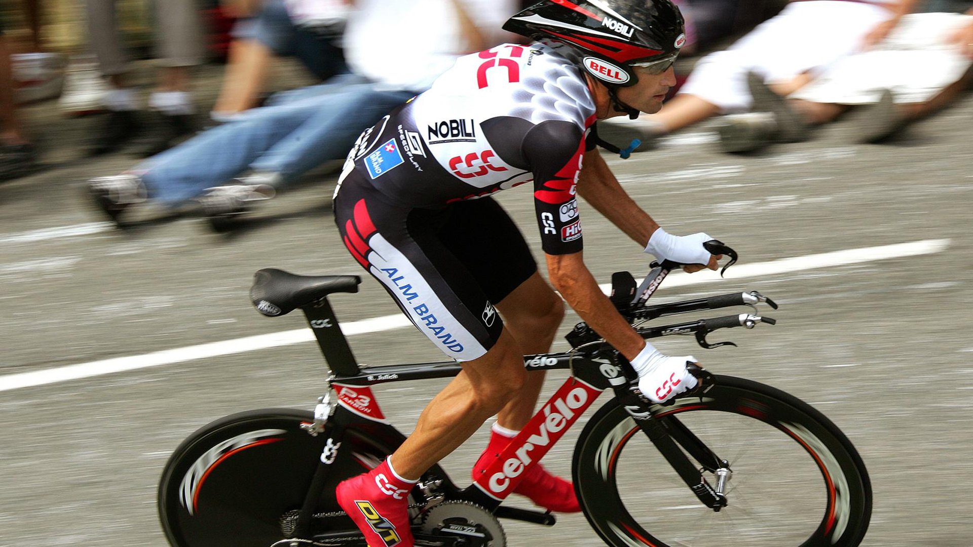 德甲争冠战之夜，卡马文加防守端锁死对手，皇马新星如何改写拜仁命运？