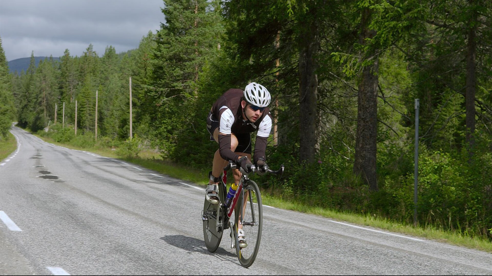 东决关键战焦点战，韩国强压波兰，亚洲篮球的崛起之夜