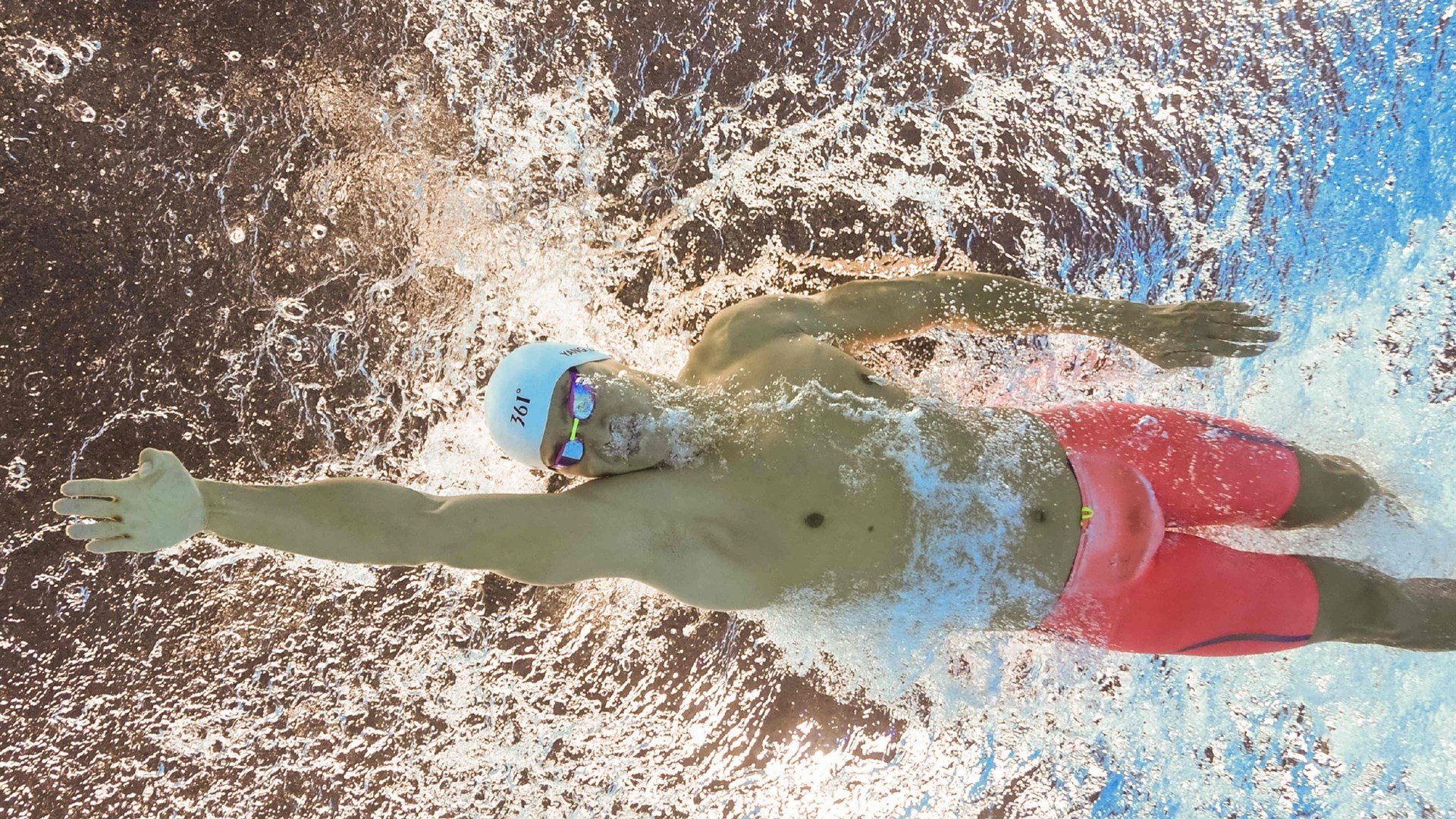 当波斯铁骑掀翻三狮军团,梅西在另一片战场诠释何为压制级